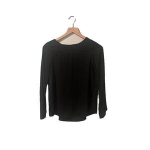 Women's black dressy Zara long sleeve top blouse size xs with detail on back